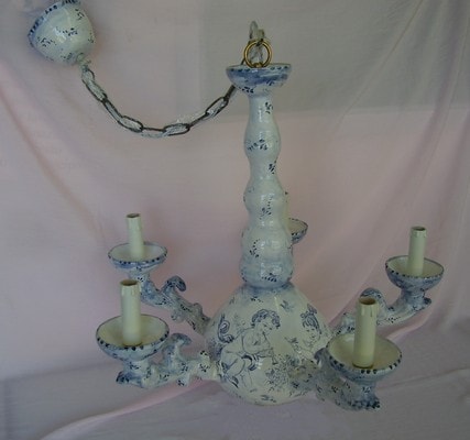 Albisola ceramics Art - Chandelier at five lights, decorated in "Antico Savona", complete with cup to the ceiling.